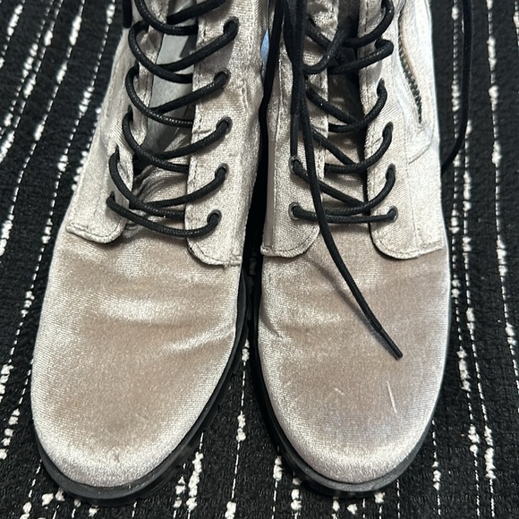 Dolce Vita silver velvet combat boot size 10 - Picture 7 of 10